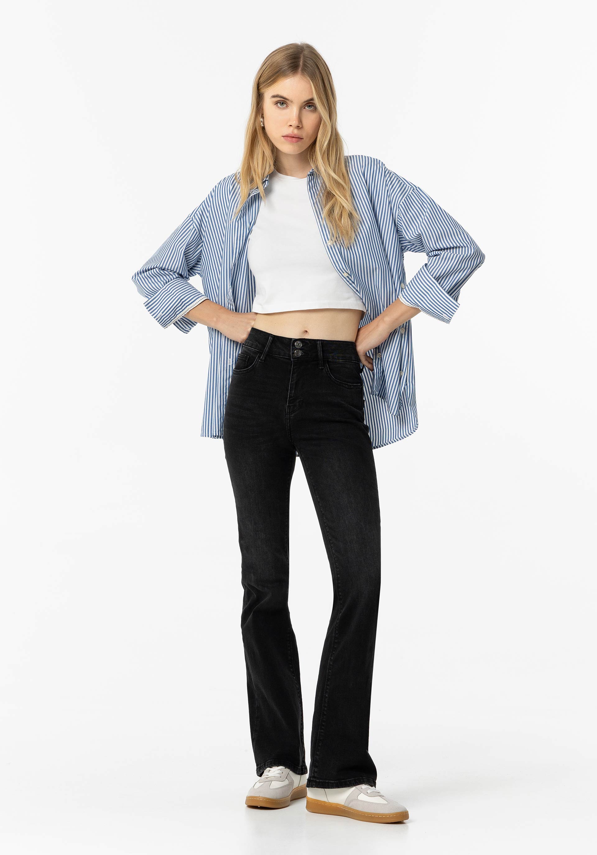 BOOTCUT MW JEANS - BLACK