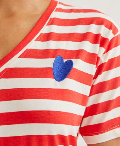 COMPAÑÍA FANTÁSTICA | HEART V-NECK TEE - RED