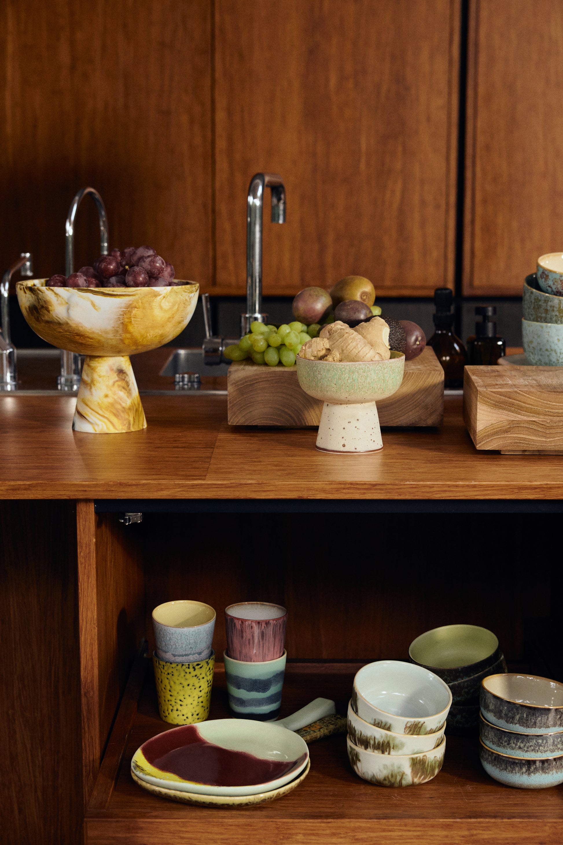 HKliving | 70S MARBLED BOWL ON BASE - OCHRE