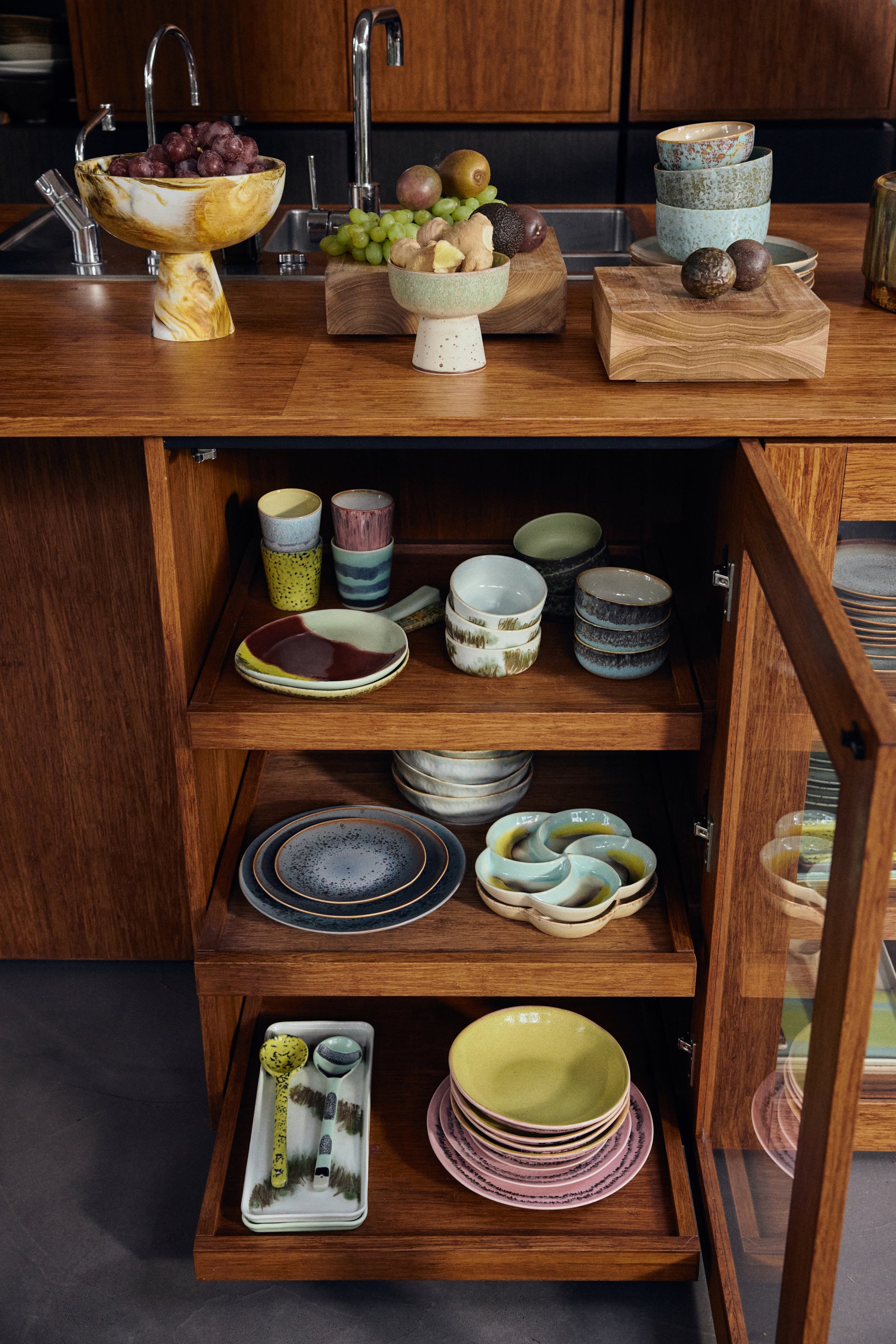 HKliving | 70S CERAMICS: PLATTER - CHERRY