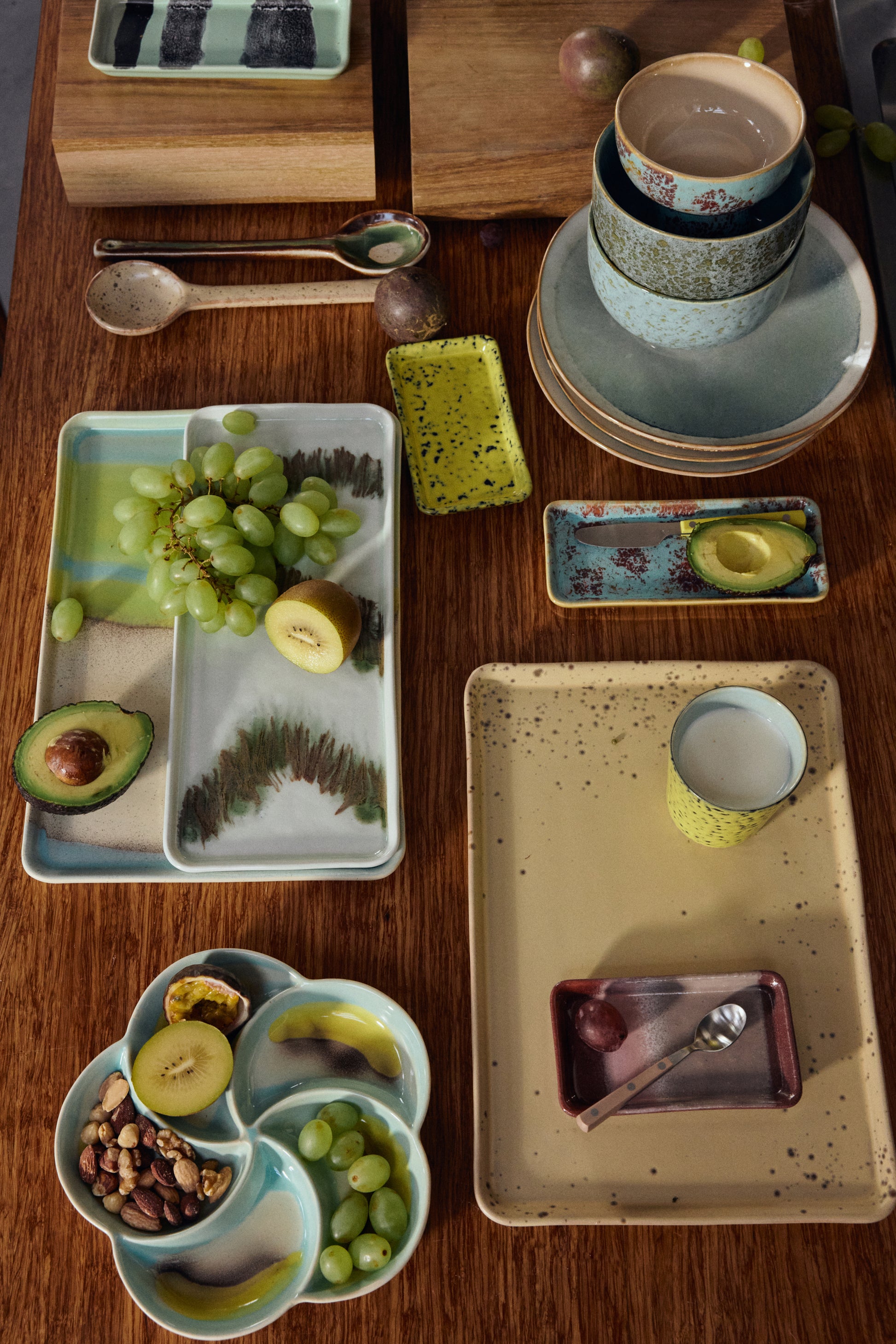 HKliving | 70S CERAMICS: CAKE TRAY - TIDE