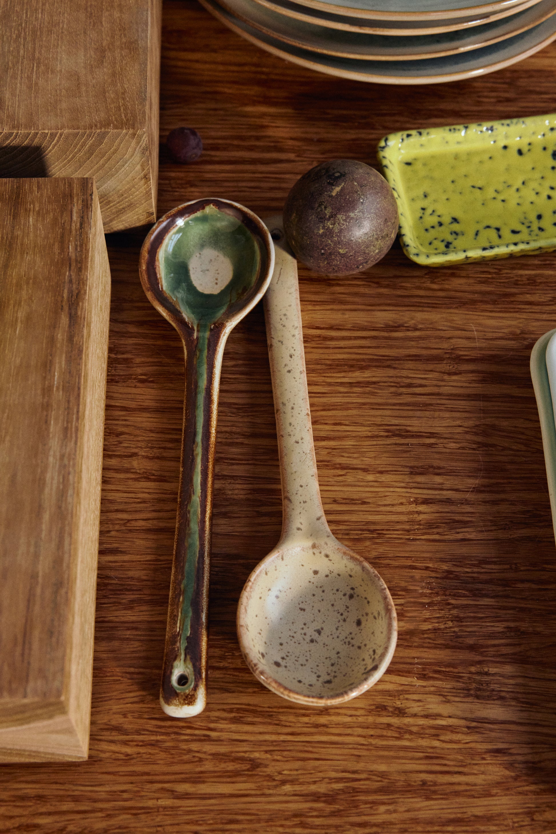 HKliving | 70S CERAMICS: SERVING SPOONS - HILLS (2pcs)