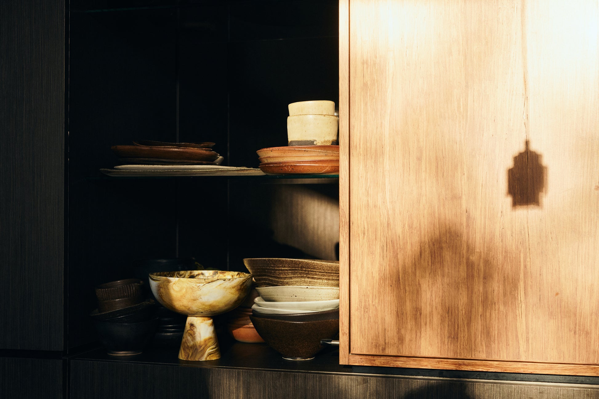 HKliving | 70S MARBLED BOWL ON BASE - OCHRE
