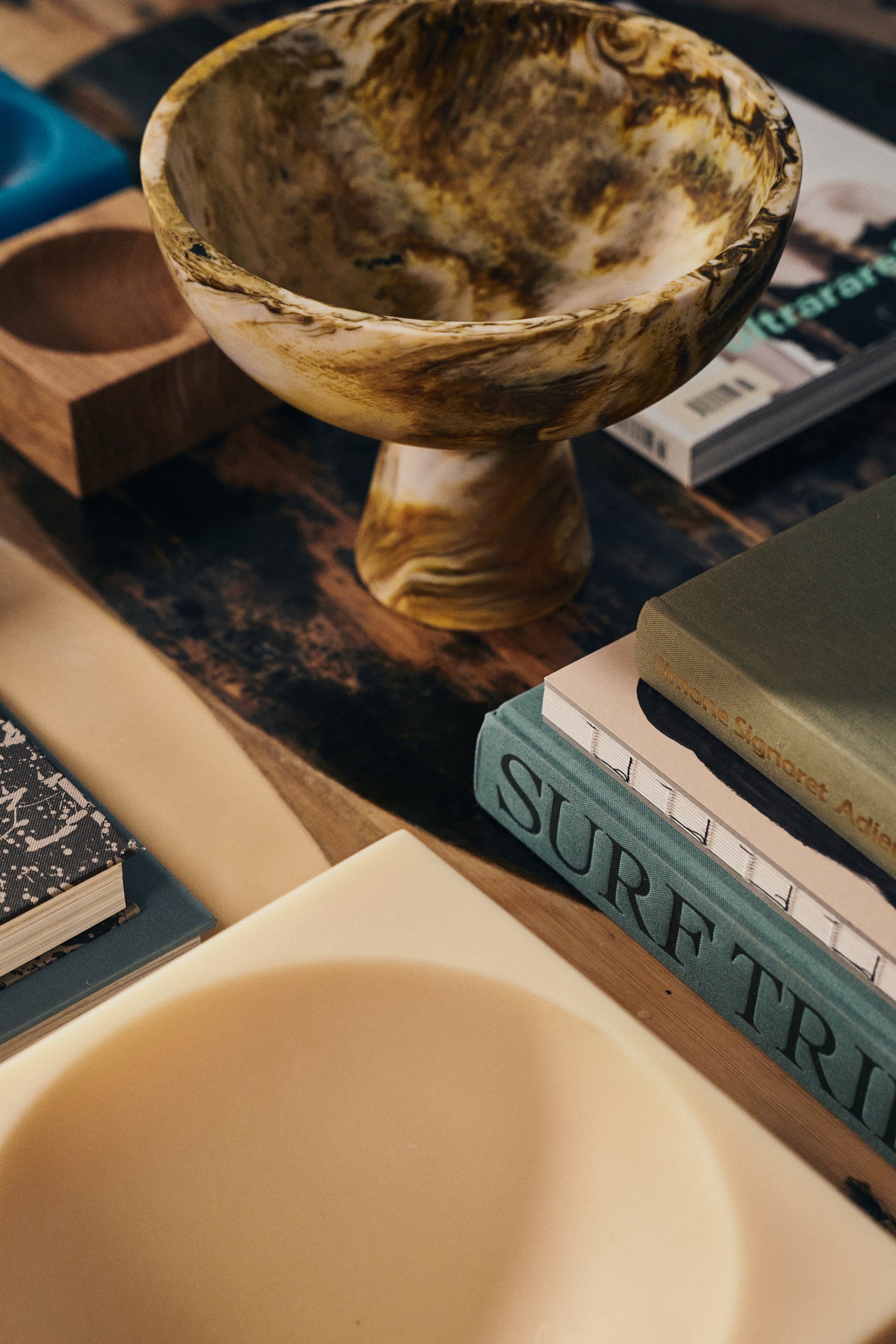HKliving | 70S MARBLED BOWL ON BASE - OCHRE