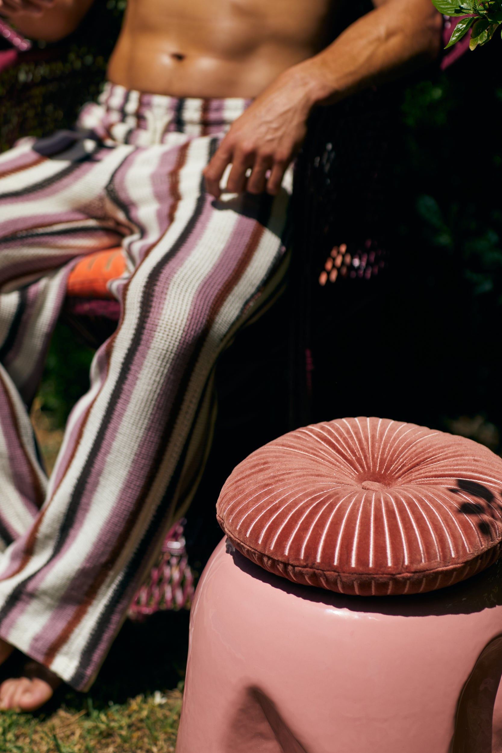 HKliving | ROUND RIPPLE CUSHION - BURGUNDY 35cm x 35cm