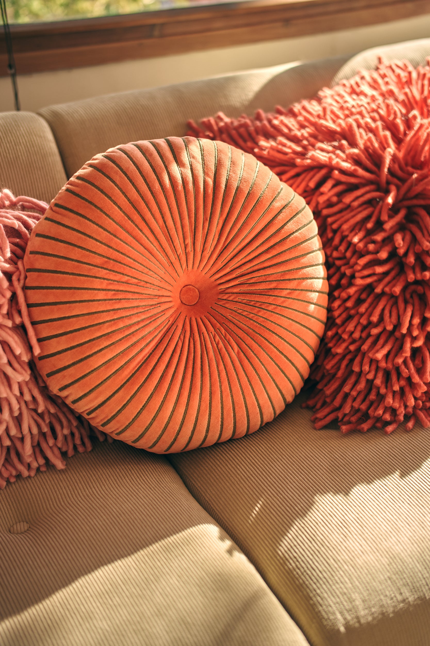 HKliving | ROUND RIPPLE CUSHION - SIENNA 50cm x 50cm