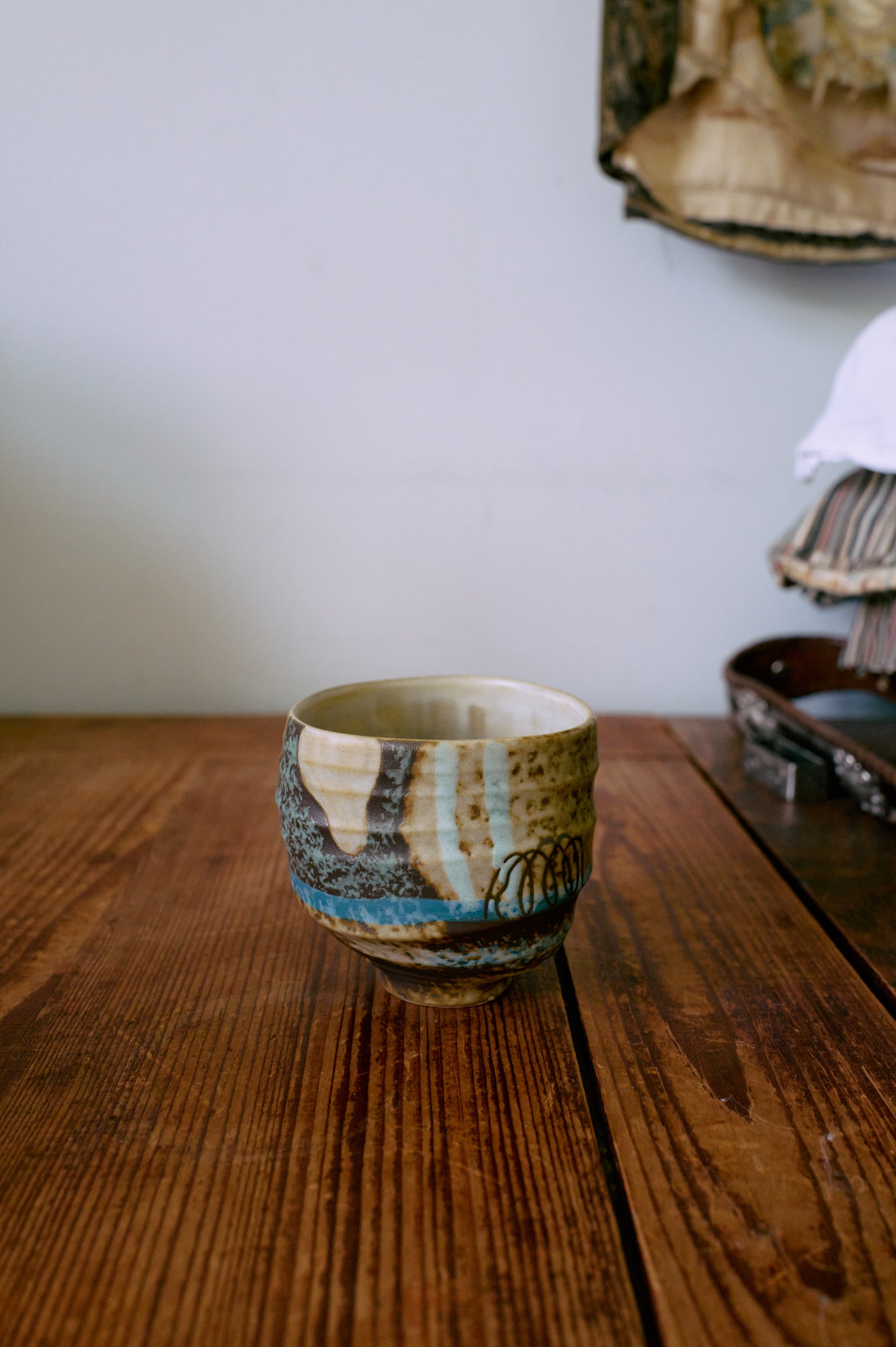 HKliving | ARTIST CERAMICS: COFFEE CUP - SCRATCHED