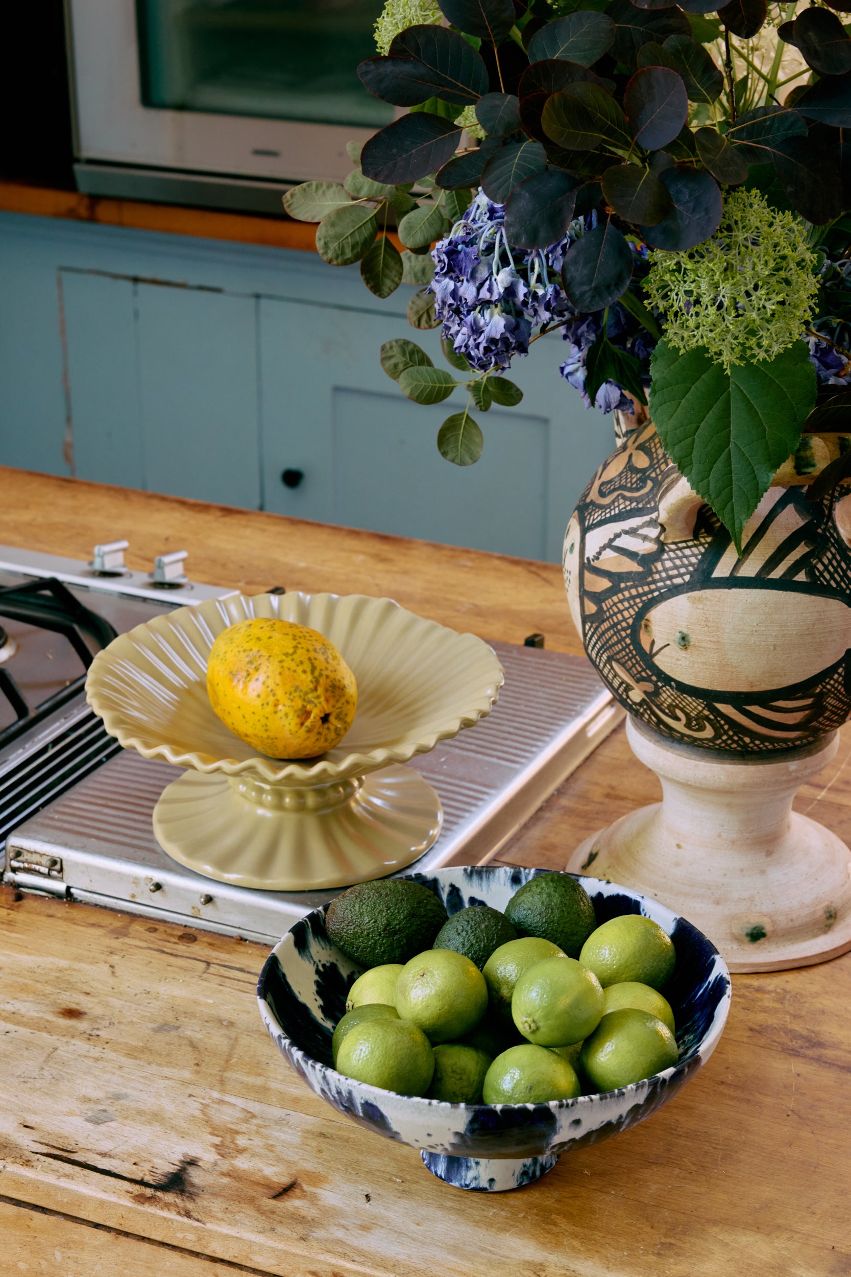 HKliving | CERAMIC BOWL ON BASE - INDIGO