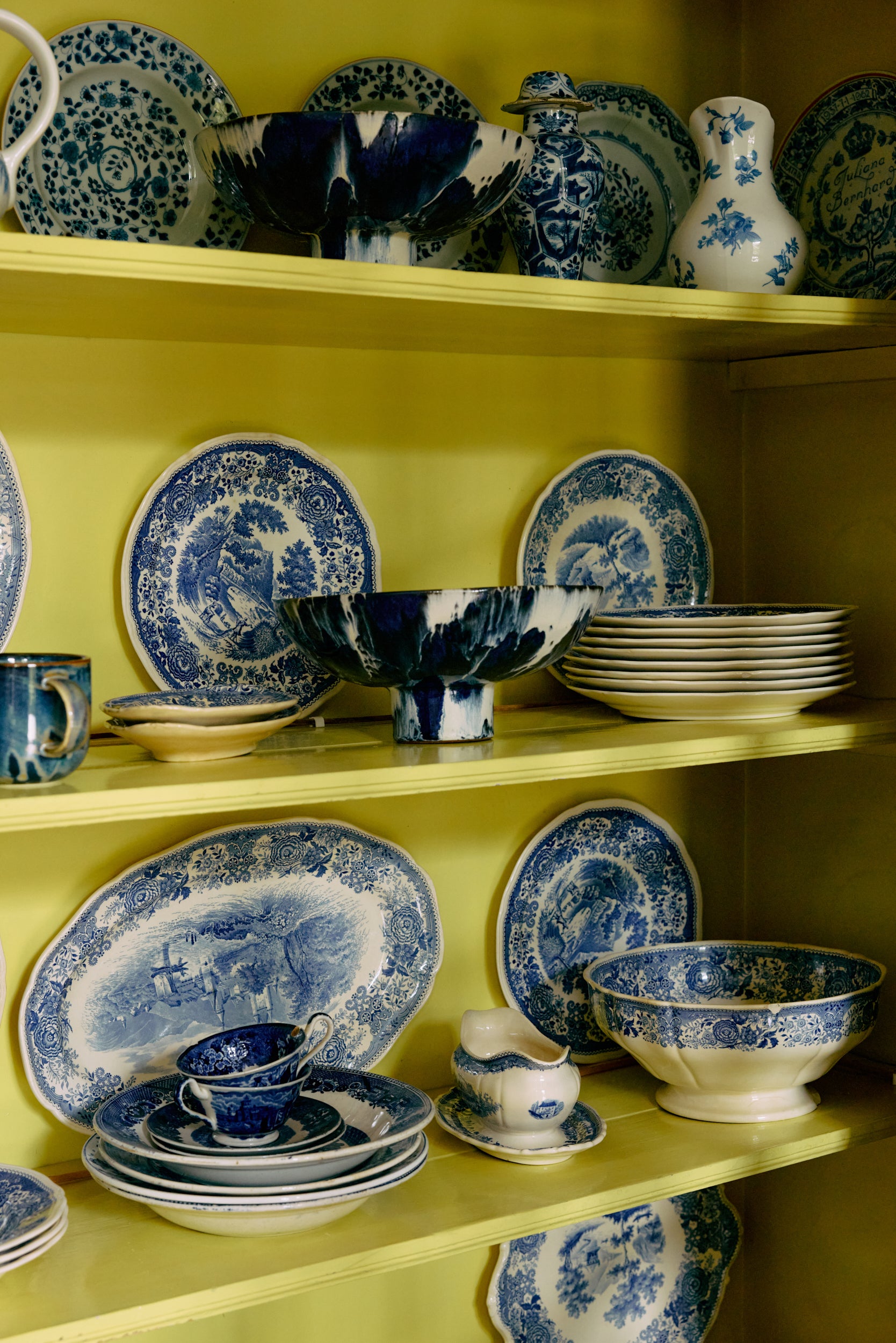 HKliving | CERAMIC BOWL ON BASE - INDIGO