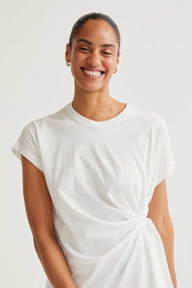 COMPAÑÍA FANTÁSTICA | EVIE SIDE TWIST SHIRT - WHITE