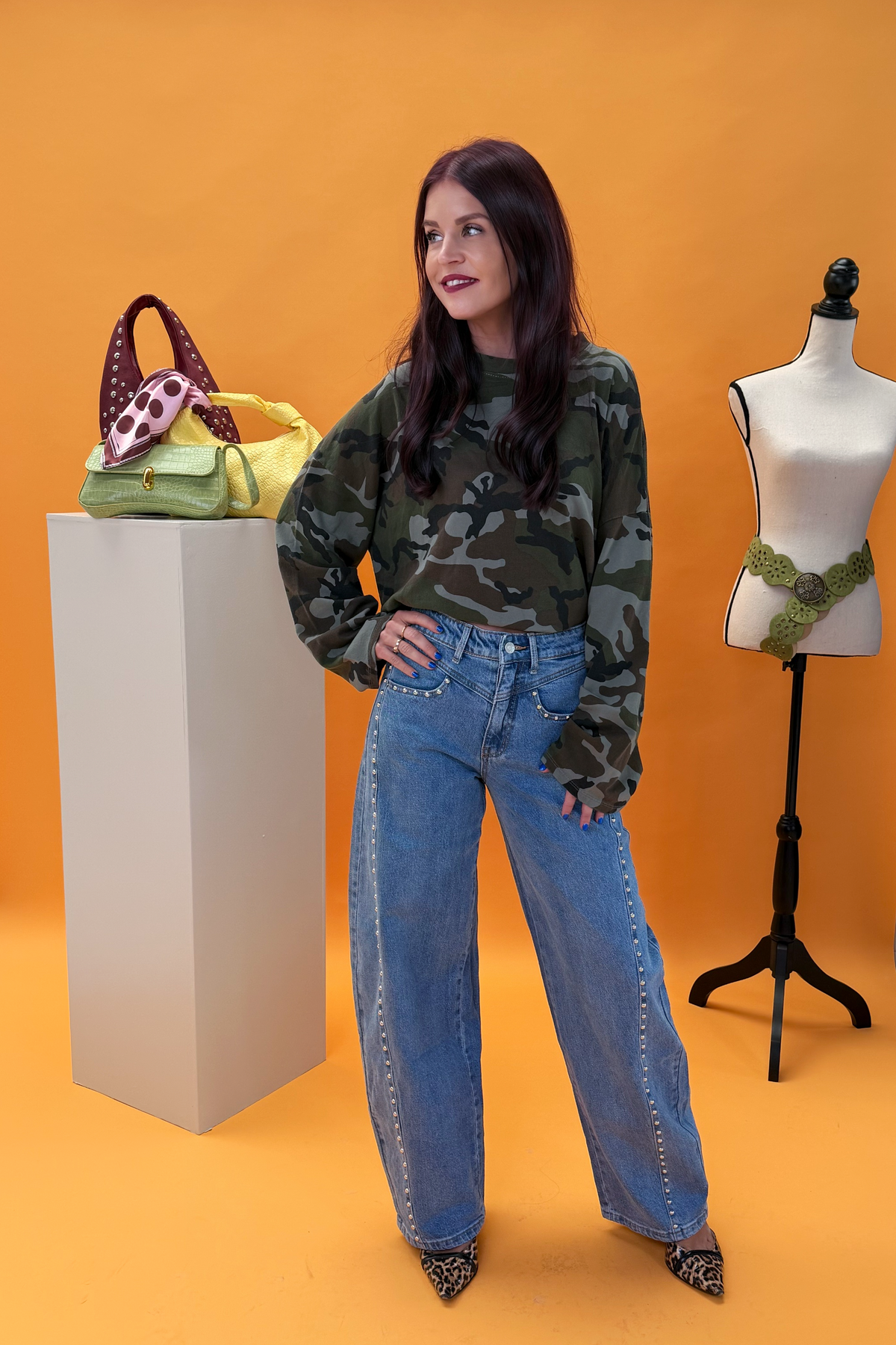 KIKI STUDDED BARREL JEANS - BLUE