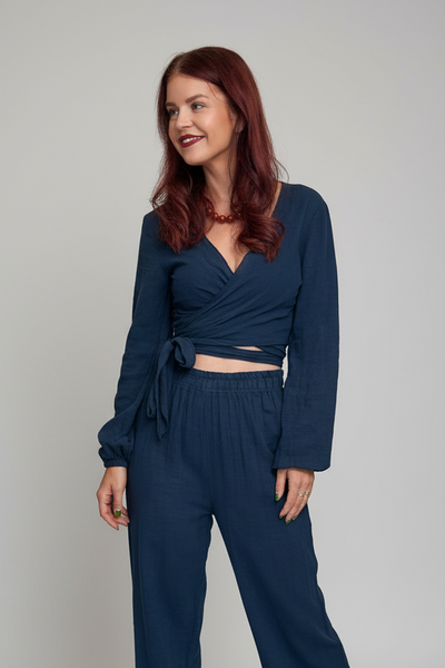 BOB & BILL RESORT COLLECTION | BEAU WRAP TOP - NAVY