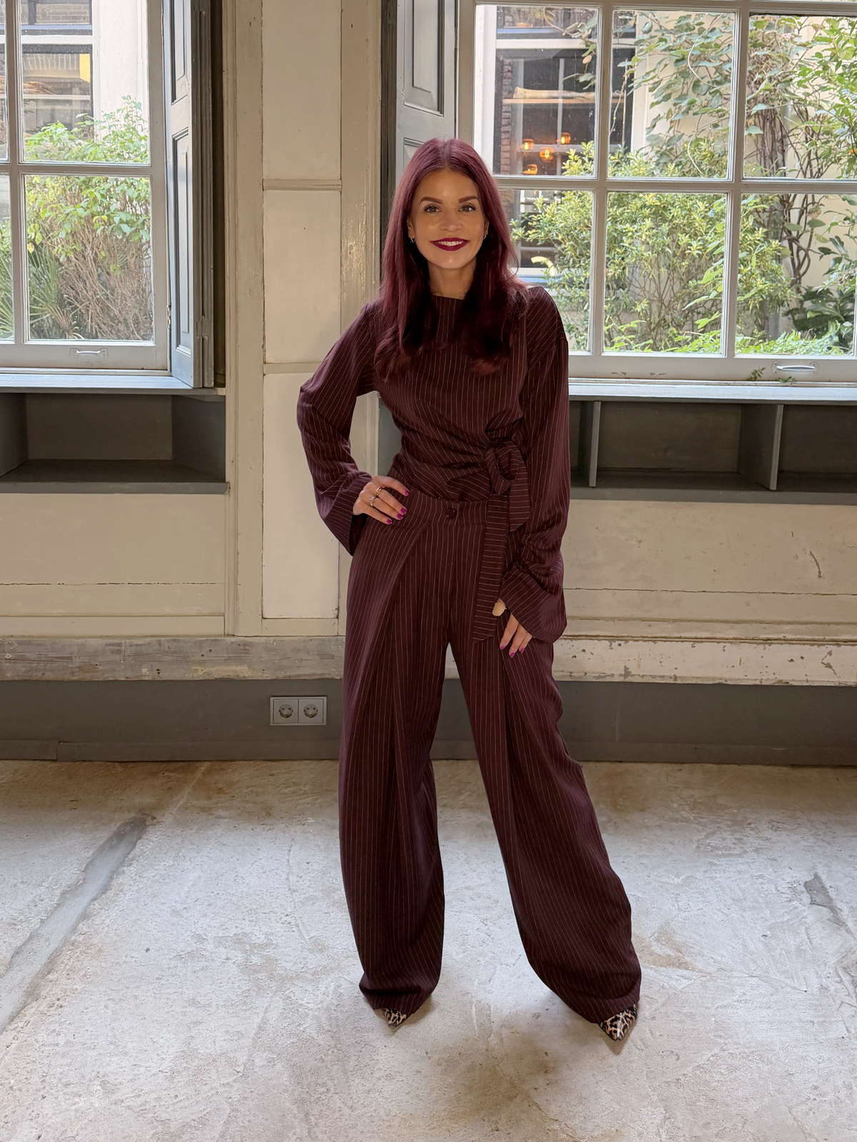 ALY PINSTRIPED BOW SHIRT - BORDEAUX