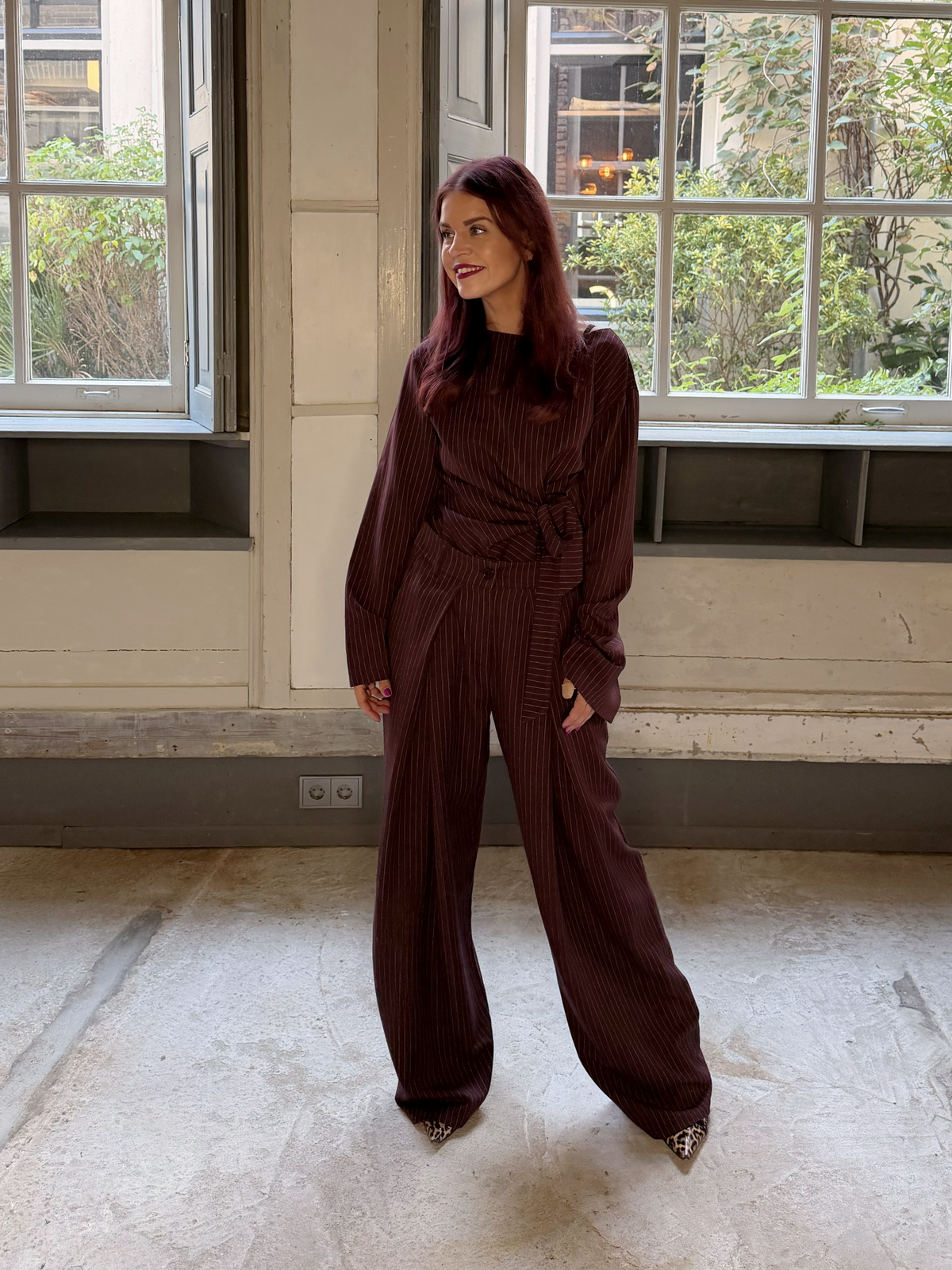 ALY PINSTRIPED BOW SHIRT - BORDEAUX