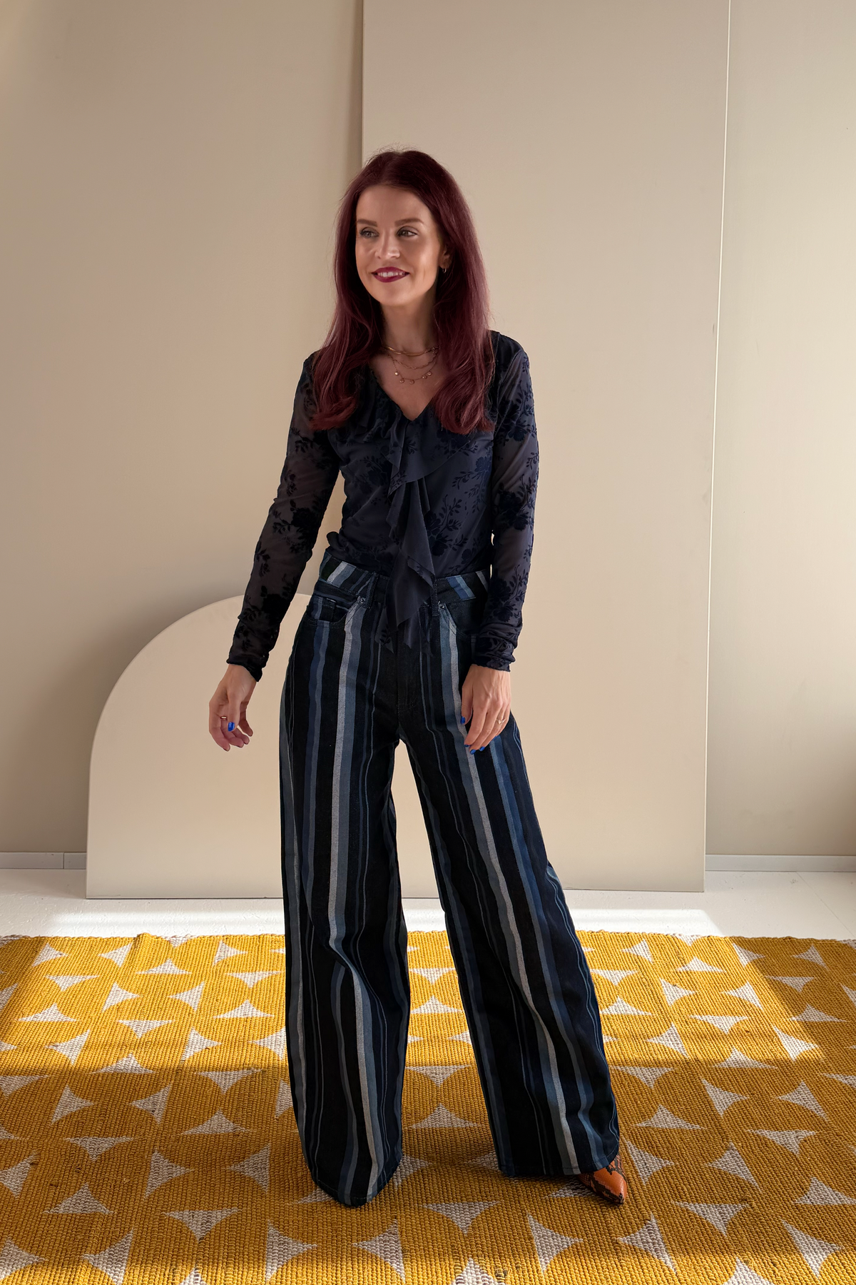 CARO RUFFLE BLOUSE - NAVY