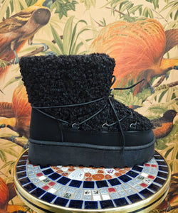 LACES TEDDY PLATFORM BOOTS - BLACK