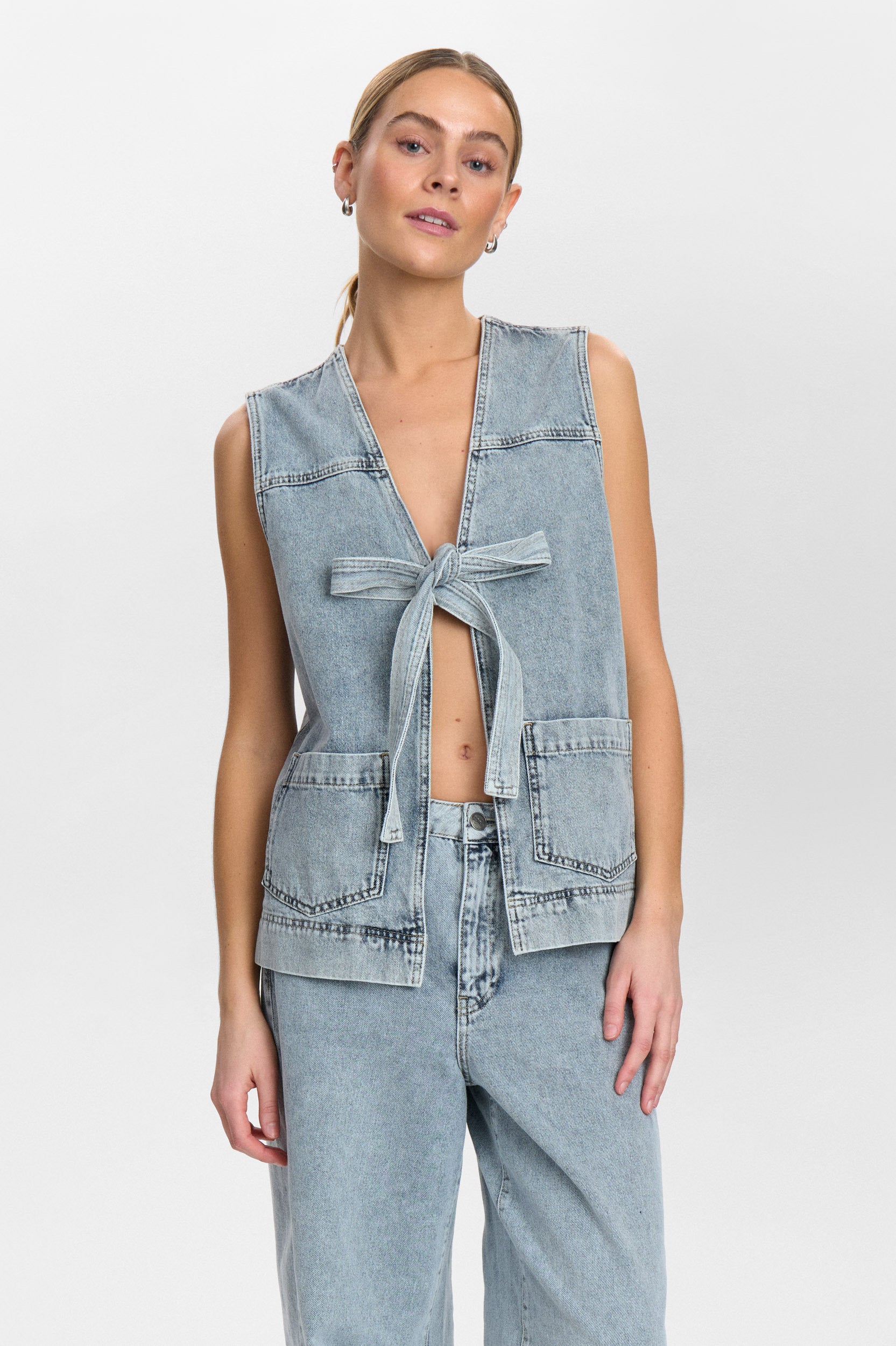 NÜMPH | BROOKLYN VEST - LIGHT BLUE BLEACH