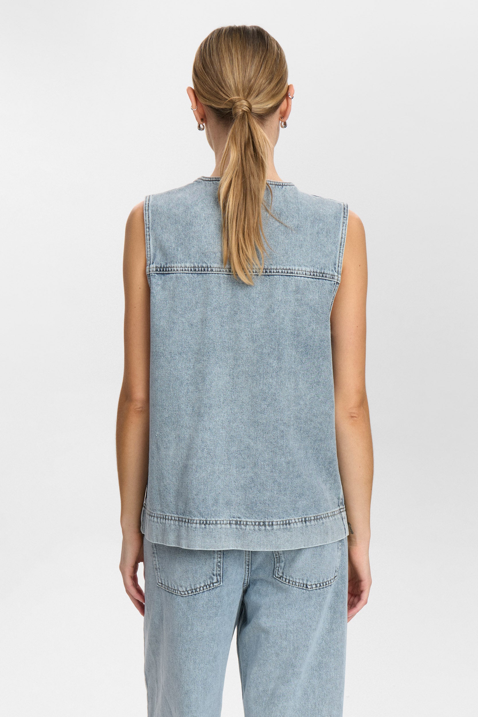 NÜMPH | BROOKLYN VEST - LIGHT BLUE BLEACH