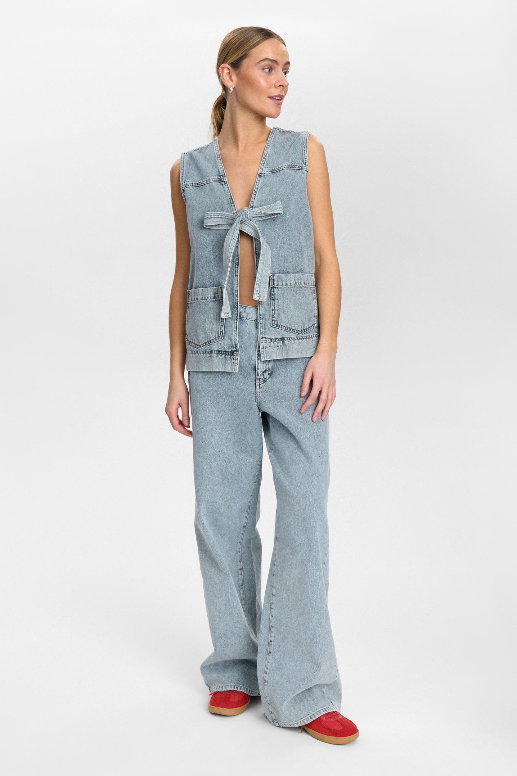 NÜMPH | BROOKLYN VEST - LIGHT BLUE BLEACH