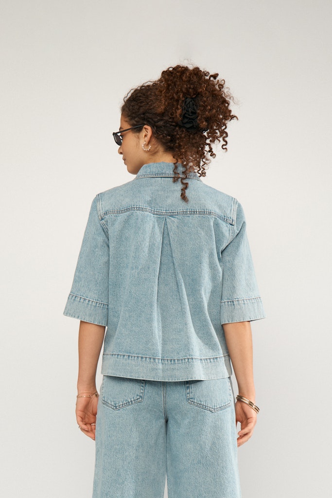 NÜMPH | MALAGA SHIRT - LIGHT BLUE DENIM