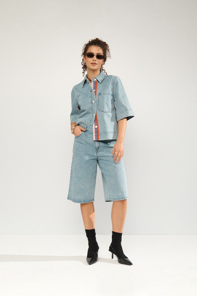 NÜMPH | MALAGA SHIRT - LIGHT BLUE DENIM