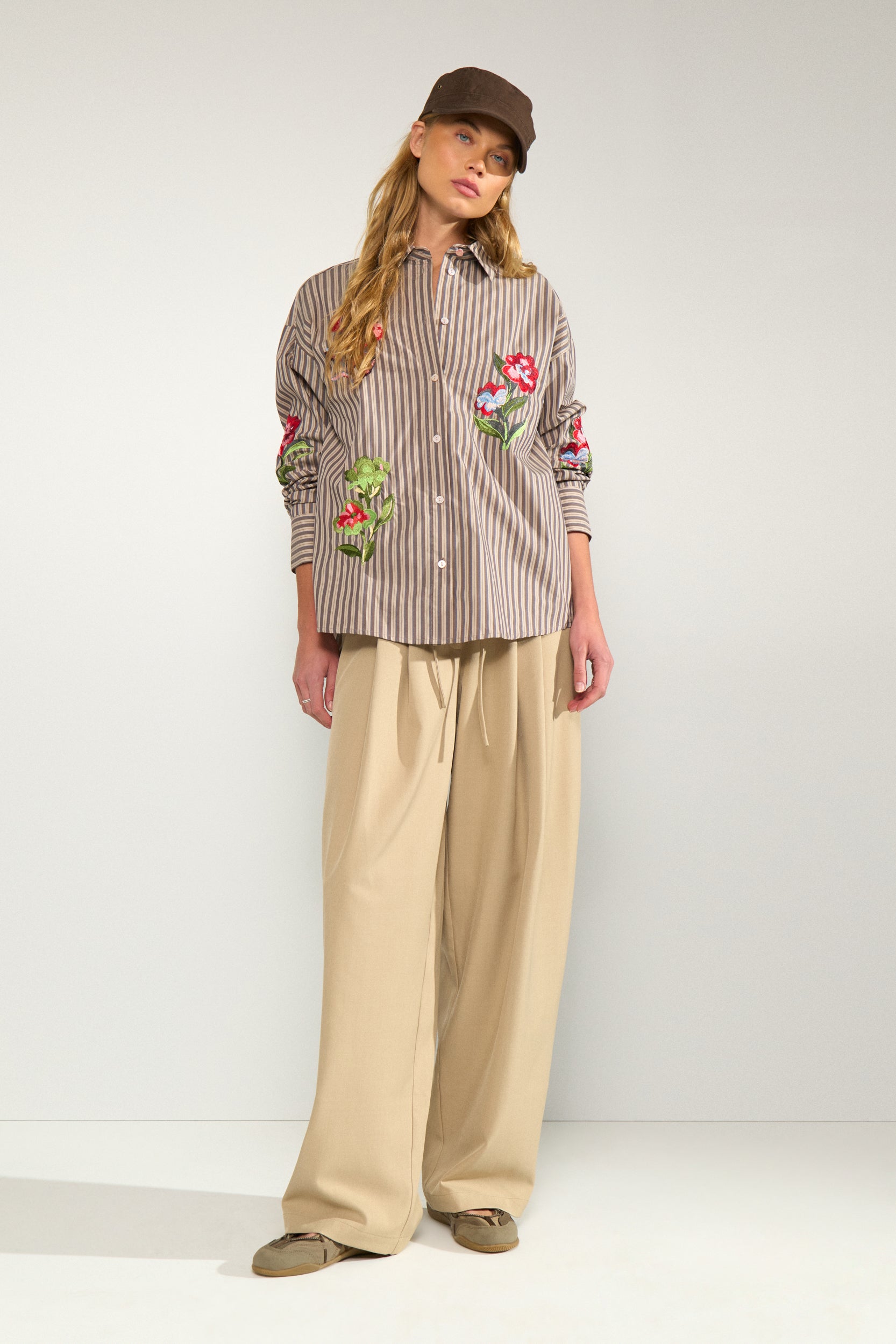 NÜMPH | KACEY EMBROIDERY SHIRT - DEEP TAUPE