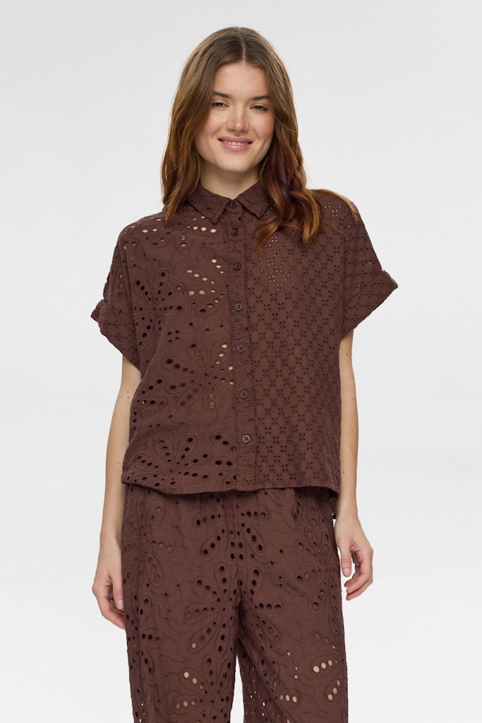NÜMPH | PALMA SLEEVELESS SHIRT - CHICORY COFFEE