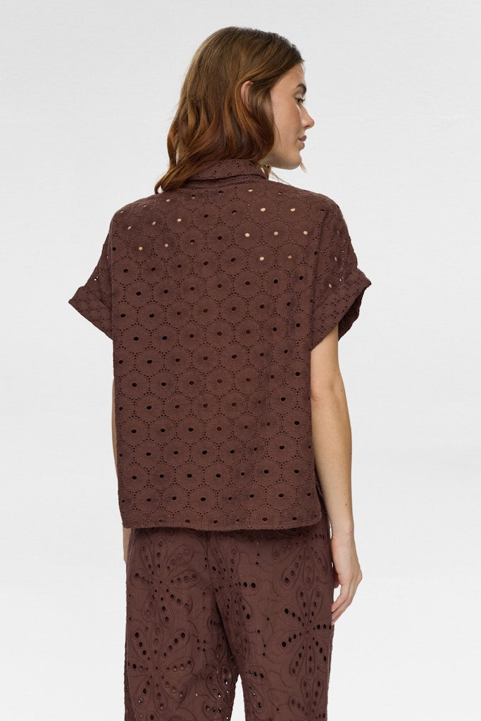 NÜMPH | PALMA SLEEVELESS SHIRT - CHICORY COFFEE