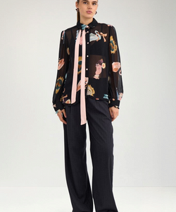 Bob & Bill Nümph Ophelia blouse in zwart met kleurrijke print, lange mouwen, kraag en roze strikdetail