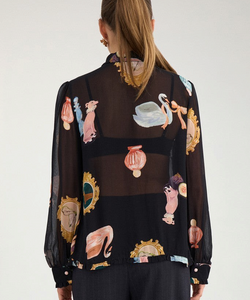 Bob & Bill Nümph Ophelia blouse in zwart met kleurrijke vintage print, lange mouwen en knoopsluiting van viscose