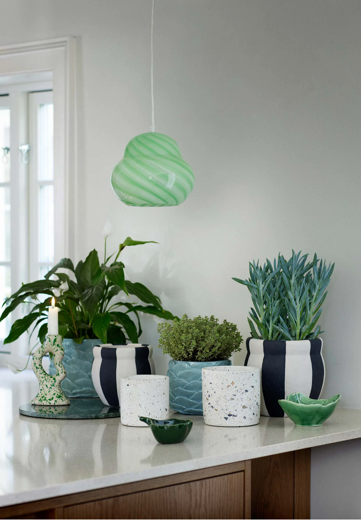 BAHNE & CO | FLOWERPOT WITH LEAVES - MEDIUM