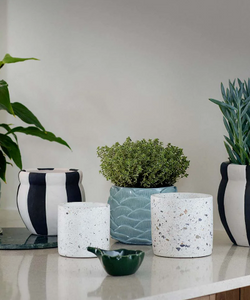 BAHNE & CO | FLOWERPOT WITH LEAVES - MEDIUM