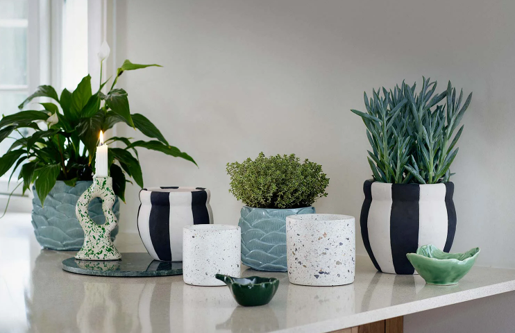 BAHNE & CO | FLOWERPOT WITH LEAVES - MEDIUM