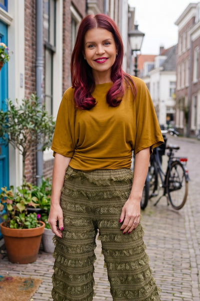 Bob & Bill Belize TEE in kaki, een ronde hals en vlindermouwen van polyester en elastane.
