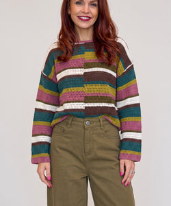 Bob & Bill Charlotte gebreide pullover met veelkleurig gestreept patroon in katoenmix gedragen door een model