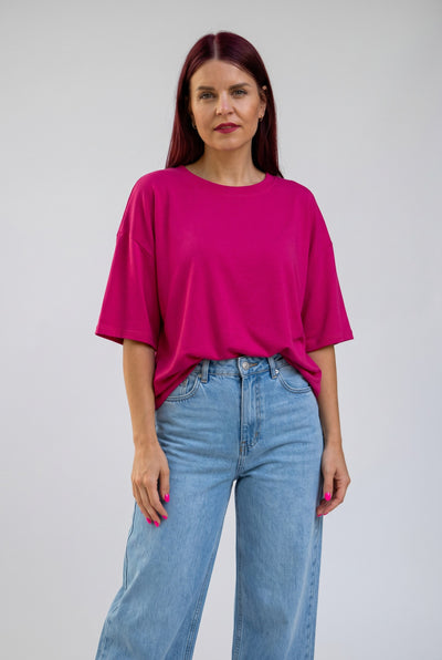 Bob & Bill Daily shirt in fuchsia, katoen/elastaan mix, met korte mouwen en ronde hals. Relaxte fit.