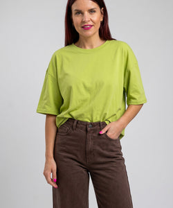 Bob & Bill Daily shirt in limegroen katoen met korte mouwen en ronde hals. Relaxte pasvorm.