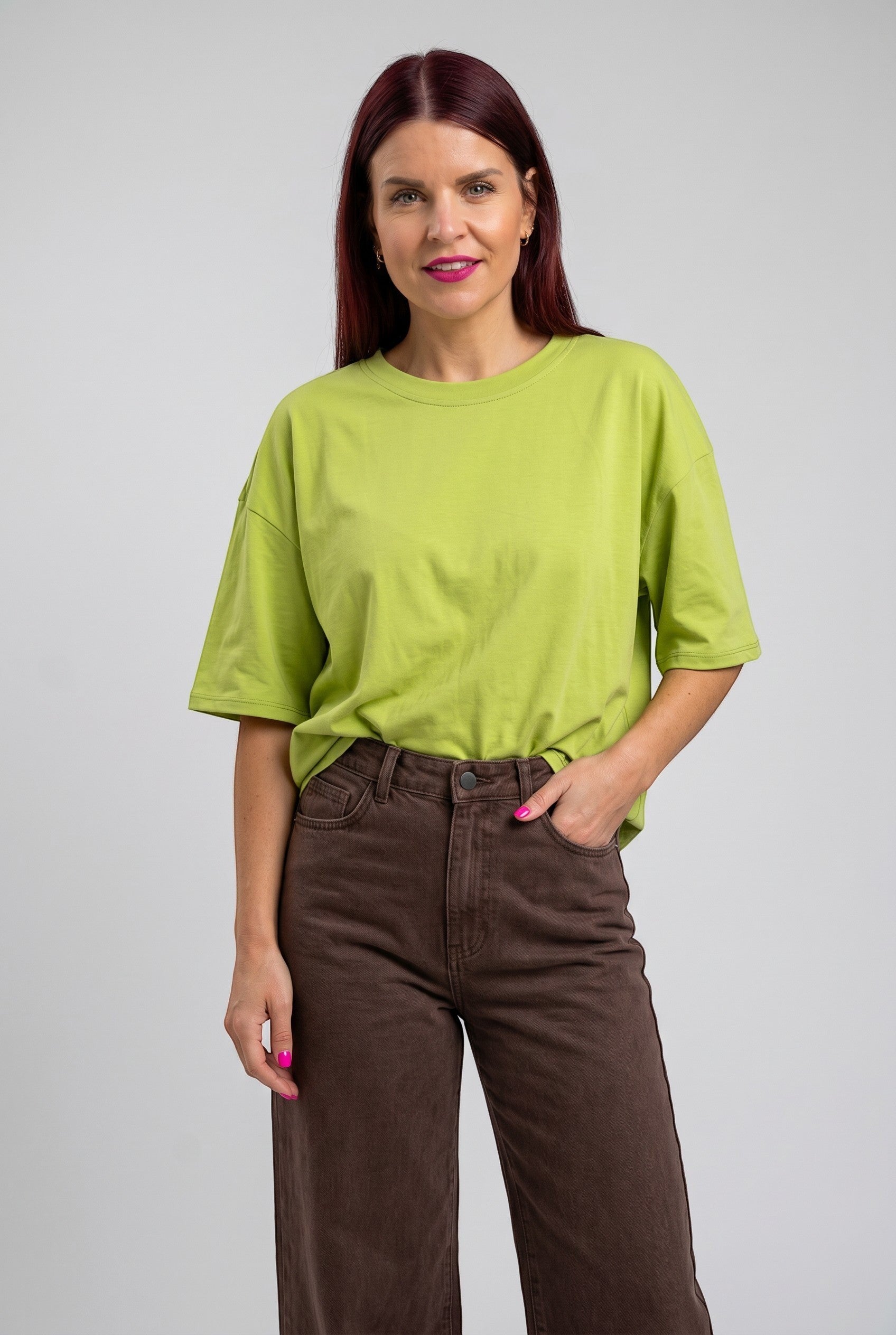Bob & Bill Daily shirt in limegroen katoen met korte mouwen en ronde hals. Relaxte pasvorm.