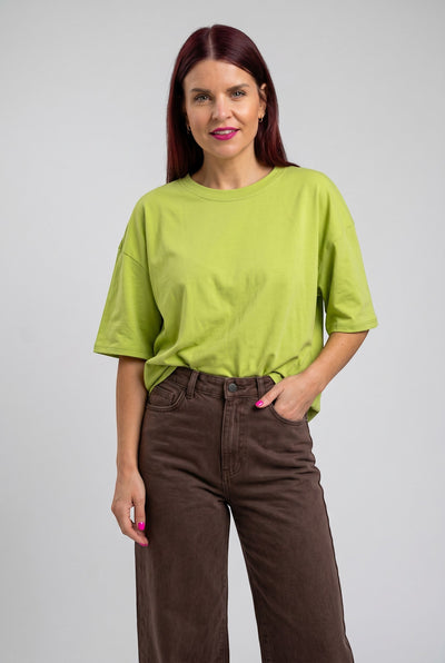 Bob & Bill Daily shirt in limegroen katoen met korte mouwen en ronde hals. Relaxte pasvorm.