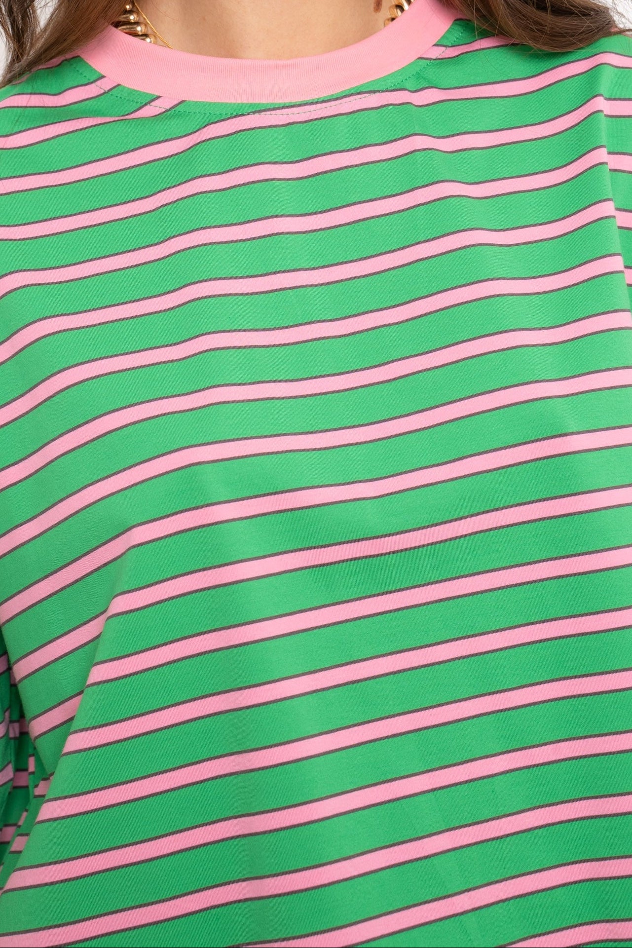 Bob & Bill Lulu gestreept T-shirt in groen en roze met ronde hals, gemaakt van comfortabel katoen.