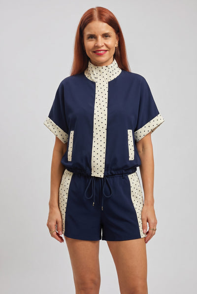 Bob & Bill NANU TRACKING JACKET navy met korte mouwen, polkadot biezen en rits. Gemaakt van polyester en elastane.