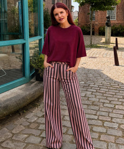 Bob & Bill Romee broek met roze en zwarte strepen, wijde pijpen, high waist en katoenmix.