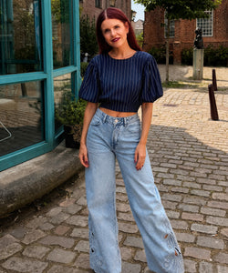 Bob & Bill SAINT pinstriped blouse met korte pofmouwen en strik aan de achterkant in marineblauw