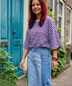 Bob & Bill Sammie SS gestreepte tee met korte mouwen, ronde hals en all-over streepdessin in fudge/blauw.
