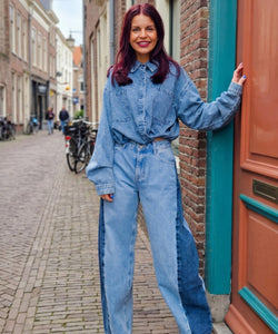 Bob & Bill blauwe denim spijkerjas met knoopsluiting en trekkoorden voor een bomberjack-look, gemaakt van 100% katoen.