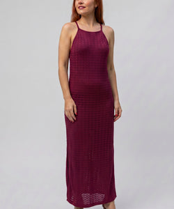 Bob & Bill Menippe maxi jurk in fuchsia rood, mouwloos met ronde hals en gebreid patroon. Gemaakt van 100% viscose.