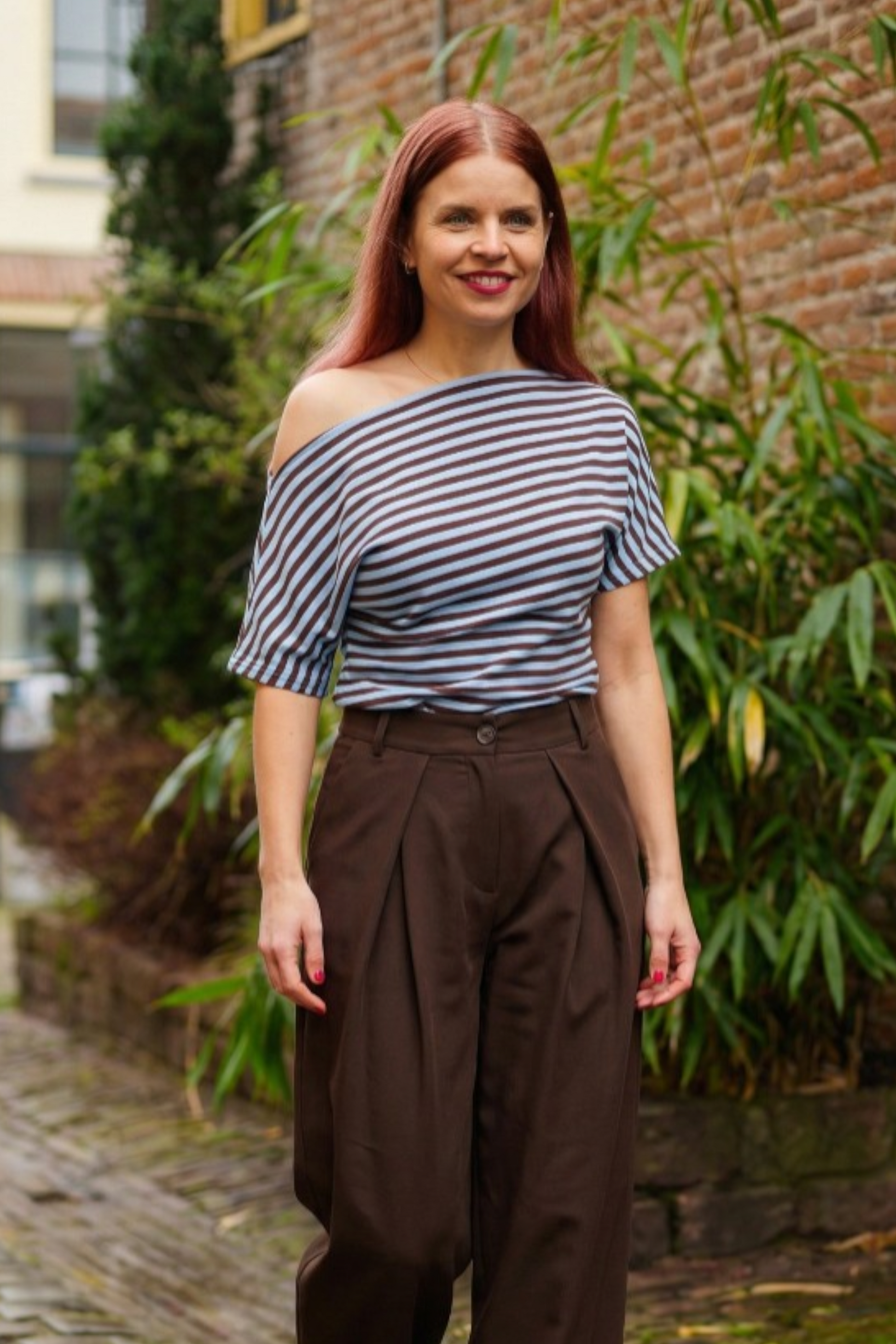 ROMIJN STRIPED OFF SHOULDER TEE - BROWN/BLUE