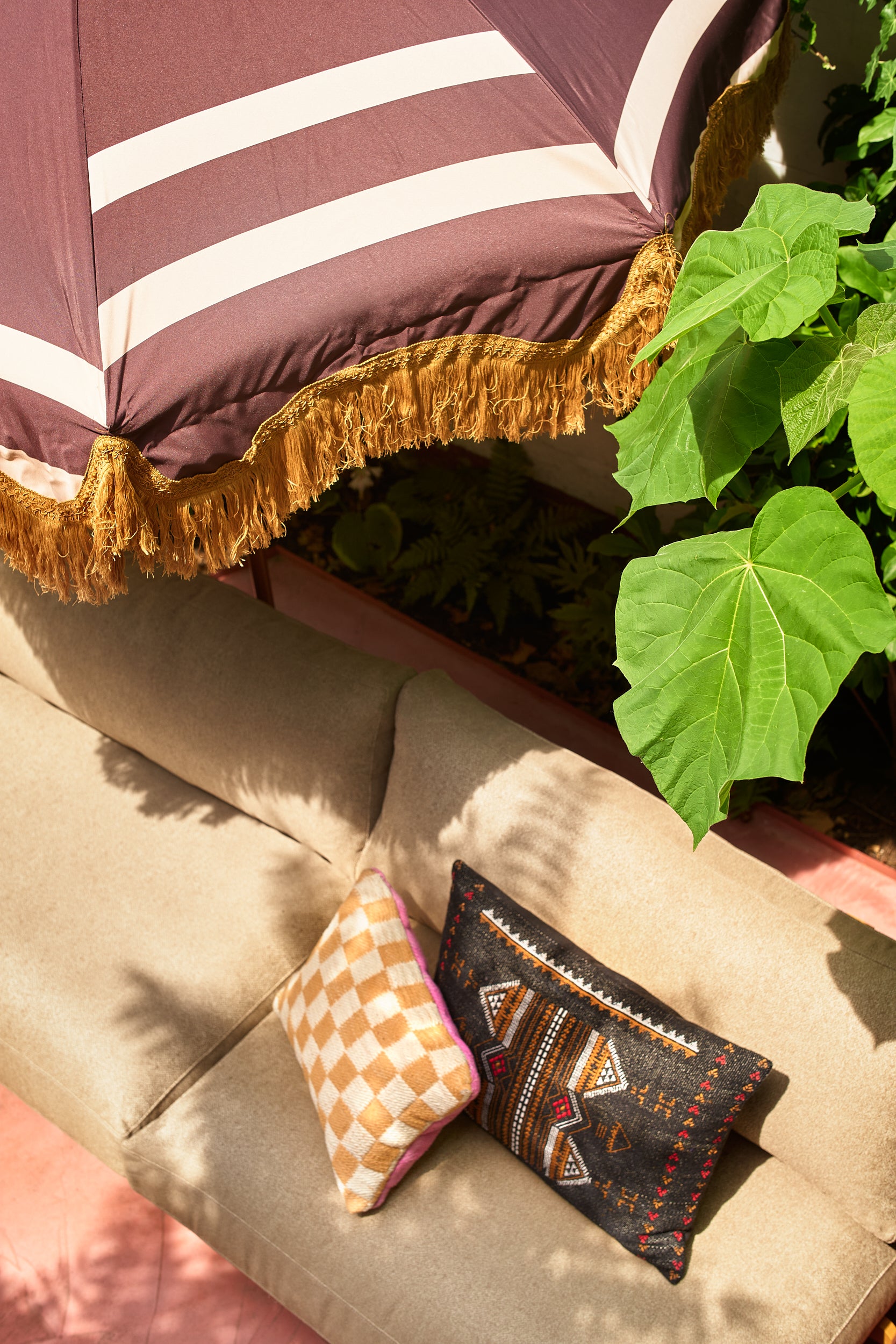 HKliving | ORIENTAL EMBROIDERED CUSHION 40x60cm - COURTYARD