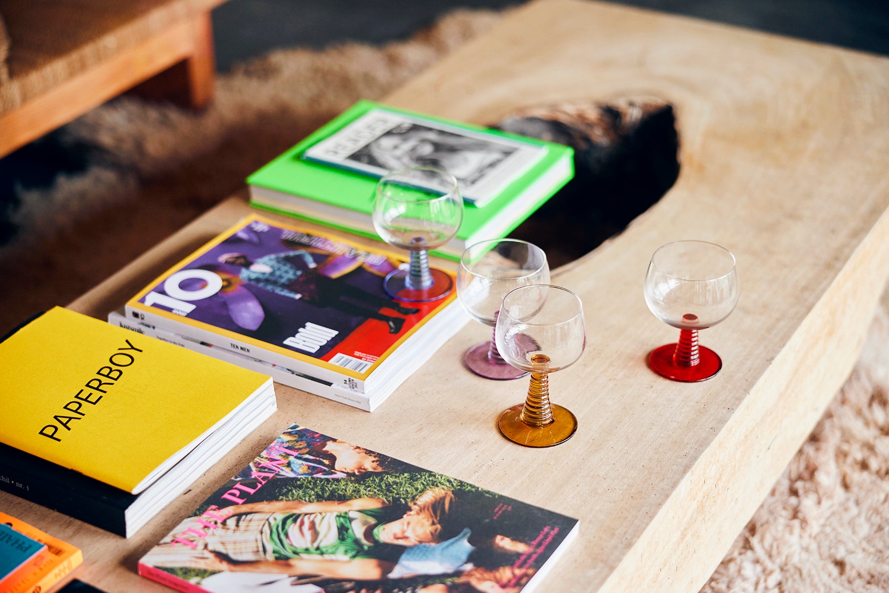 HKliving | 70's SWIRL WINE GLASS LOW - PURPLE